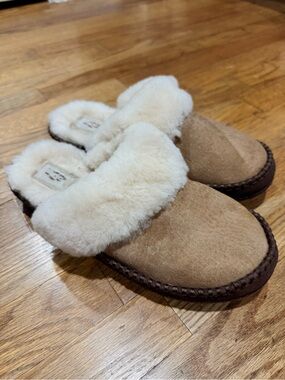 UGG Women Aira Slippers  Tan & Cream